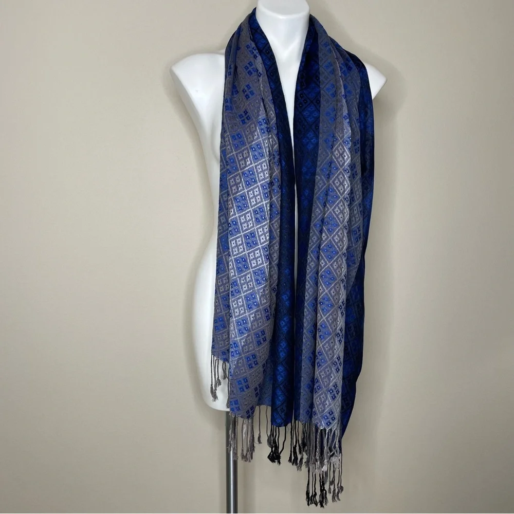 Stylish Blue and Gray Diamond Fringed Scarf